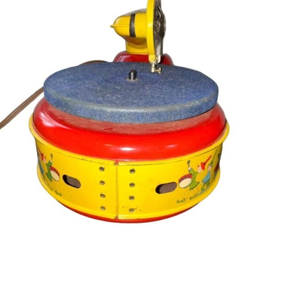 Works well! Lindstrom Electric Phonograph 777 Tin Litho Toy Record Player - Picture 3 of 10